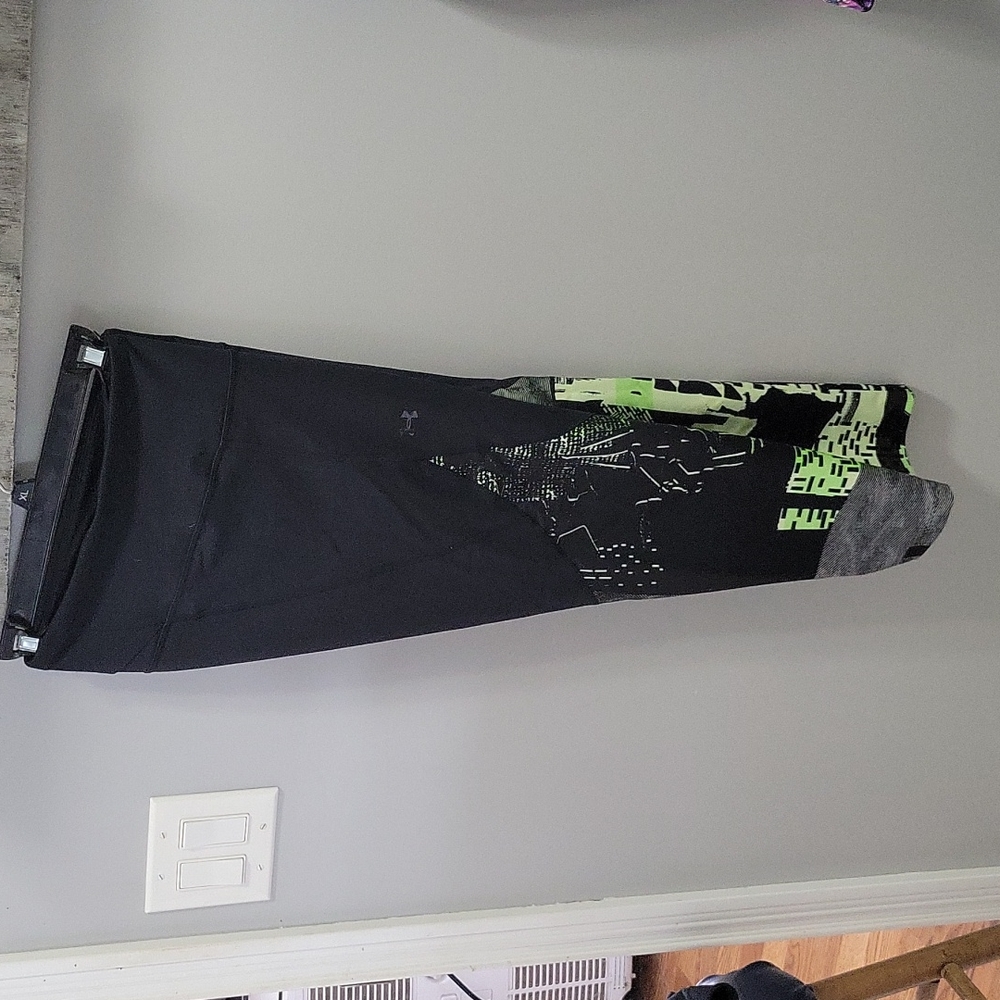 W UA Black Printed Panel Cropped Reflect Leggings